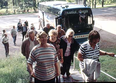 Kiipeäminen vesitorniin alkaa. Itse torniin päästiin hissillä, mutta reippaimmat jatkoivat portaita.